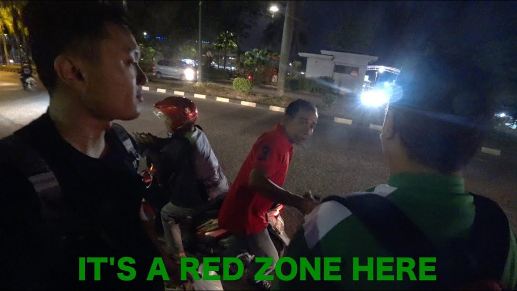 HARASSED in BATAM! 🇮🇩 | HOW to get to YOUR HOTEL without getting SCAMMED
