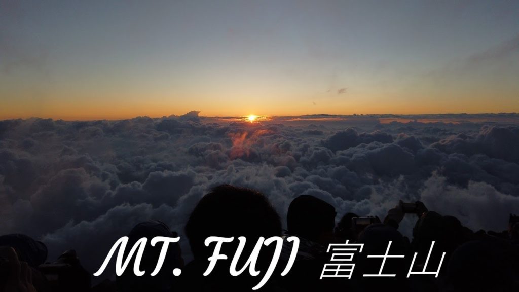 [4K] A Beautiful Sunrise: the view from the summit of Mt. Fuji (富士山) at 3,776 m (Yoshida Trail)