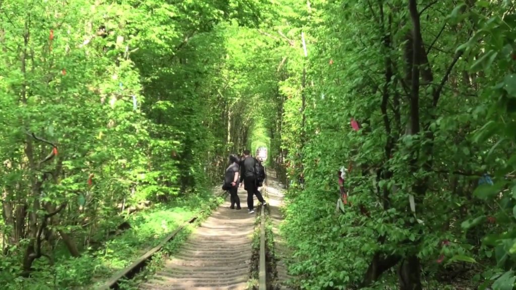 -4K-クレヴァニ、絶景、愛のトンネル(ウクライナ)-Clevani, Tunnel of Love, Ukraine-