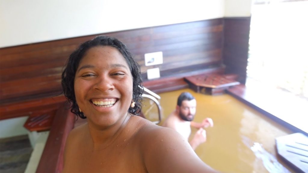 TOUT NUS DANS UN ONSEN (Kobe - Japon)