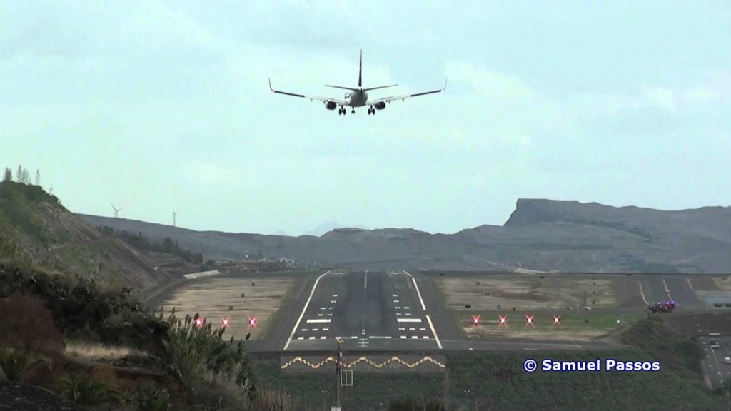 Travel Service Boeing 737-800 OK-TVH Landing ✈ Madeira