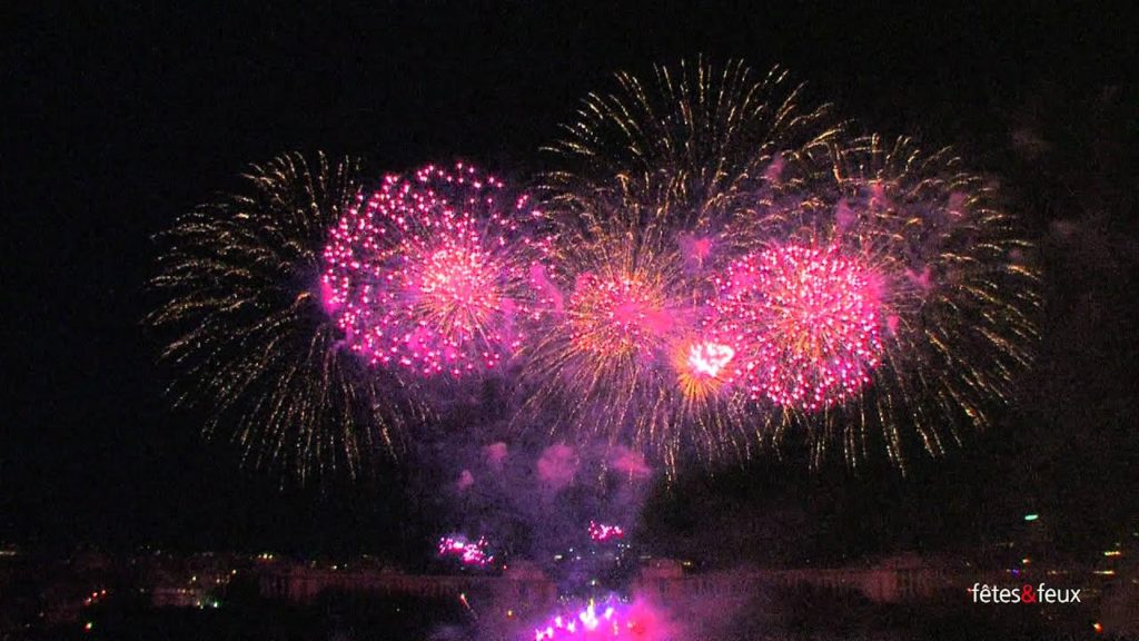 Paris 2012  Feu d'artifice Tour Eiffel Quatorze Juillet Fireworks