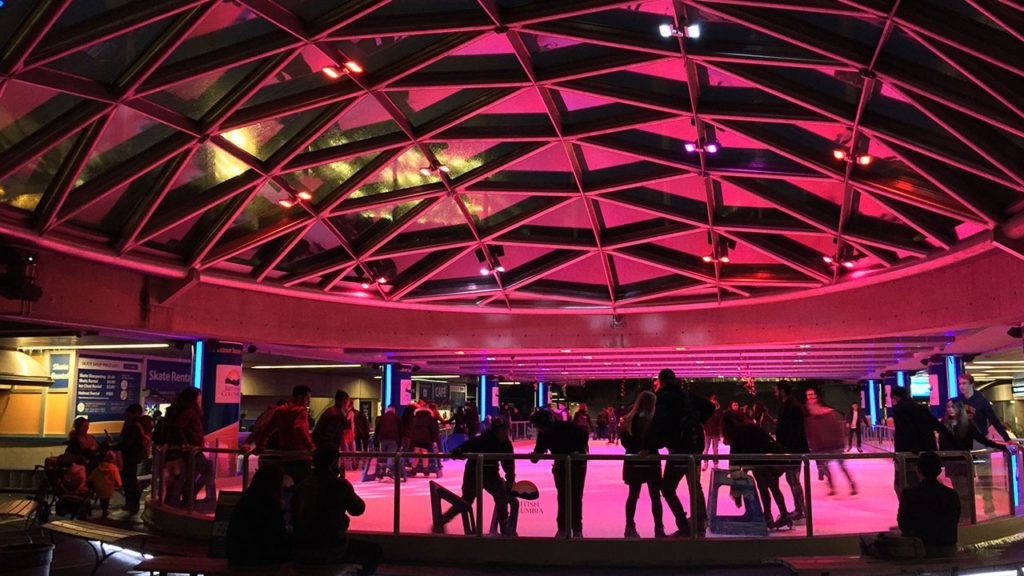 CANADÁ: PISTA DE PATINAÇÃO NO GELO EM VANCOUVER