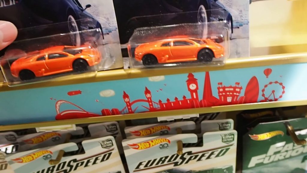 Hunting Hot Wheels in Hamleys Fukuoka Japan 看看福冈哈姆雷玩具店的风火轮车模都有啥？