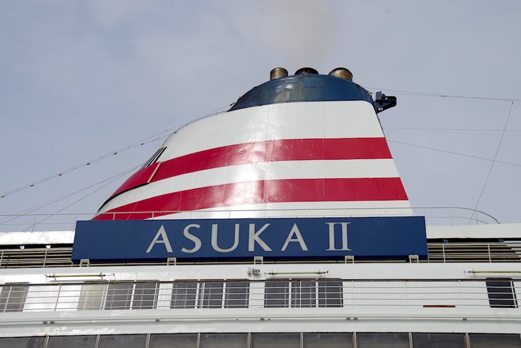 Japan in 2 minutes: Cruise ship Asuka II at Yokohama Port　飛鳥II 横浜港入港
