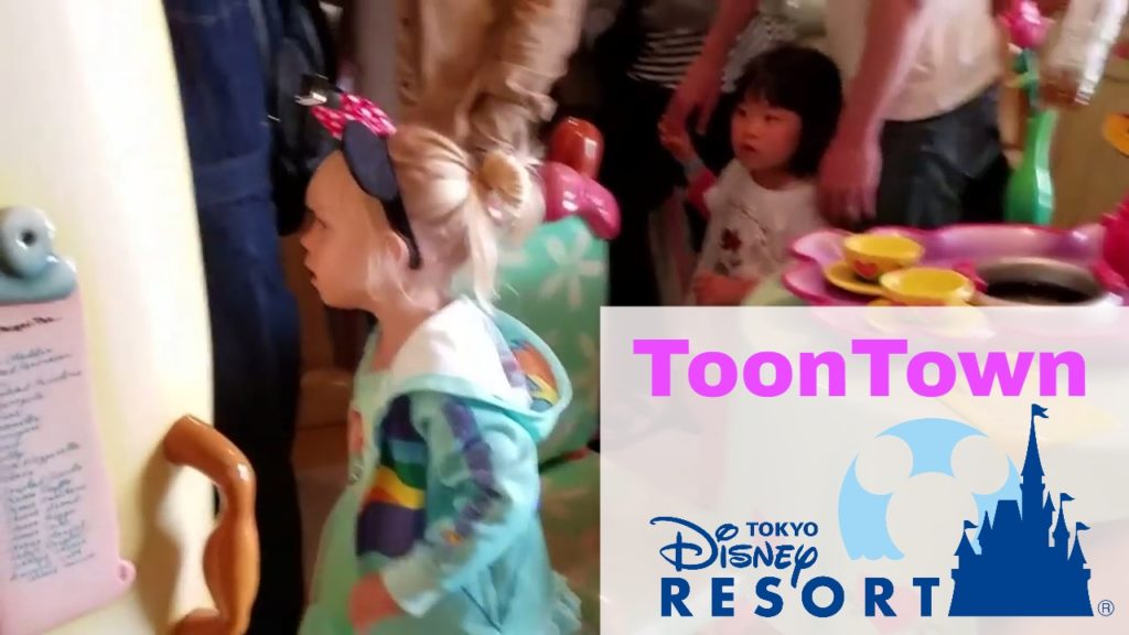 Toontown Tokyo Disneyland - What's in Minnie Mouse's Fridge?