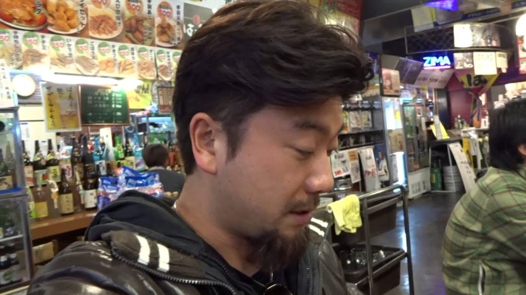 アキーラさん堪能①高知県・高知市・ひろめ市場にてカツオのタタキ＆クジラ,Hirome-market in Kochi-city,Japan