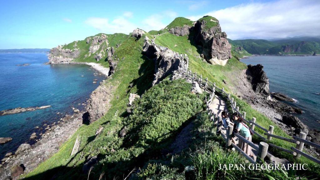 JG 4K 北海道 積丹ブルーの神威岬と島武意海岸 Clear blue; Cape Kamui,Shakotan,Hokkaido