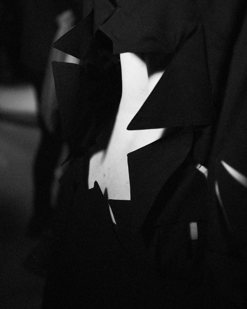 Yohji Yamamoto SS20 collection.
Photo by @elise_toide 
#YohjiYamamoto #SS20 #PFW...