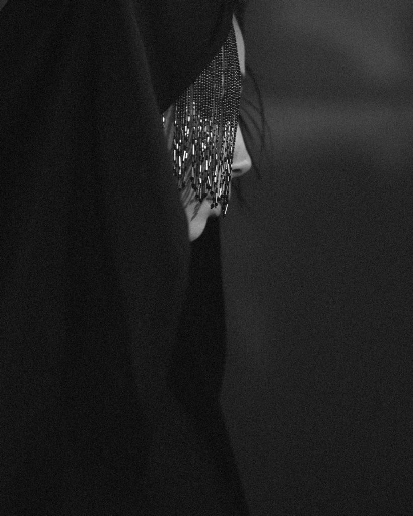 Yohji Yamamoto SS20 collection.
Photo by @elise_toide 
#YohjiYamamoto #SS20 #PFW...