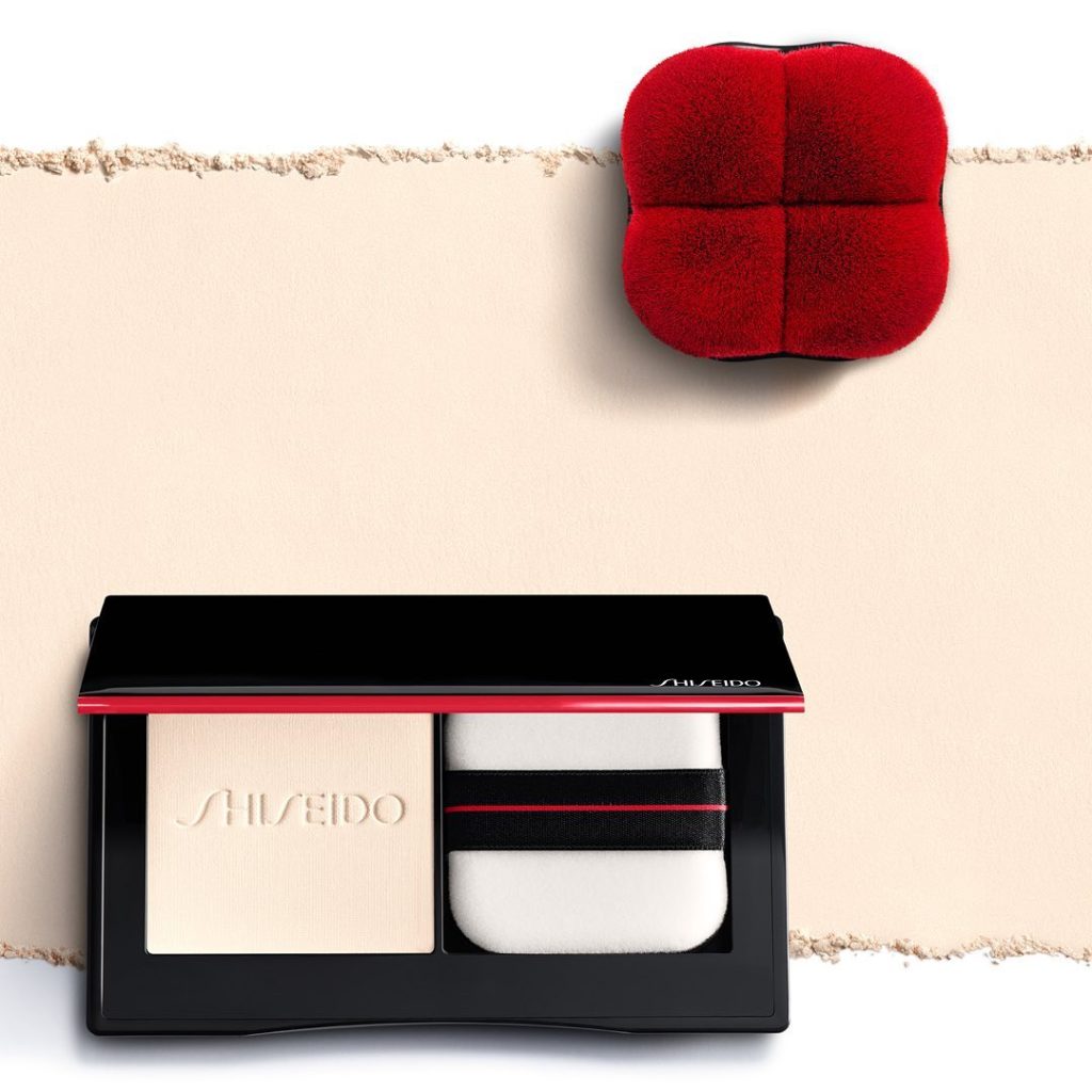 SHISEIDO: Erase shine instantly with Synchro Skin Invisible Silk Pressed Powder, a complet… Erase shine instantly with Synchro Skin Invisible Silk Pressed Powder, a complet...