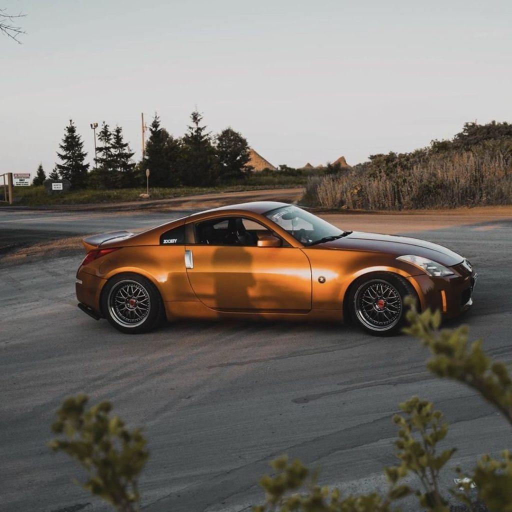 Turning out of #TueZday. #350Z #Nissan350Z  @minty.ca  @no.turbo...