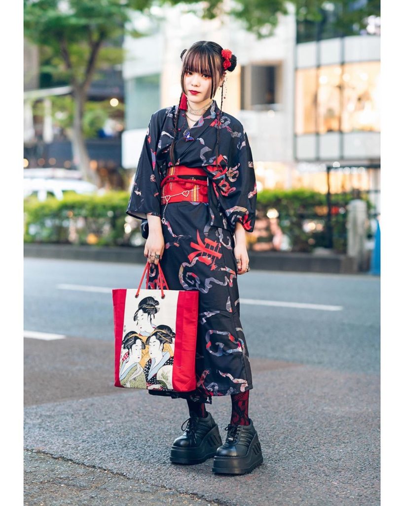18-year-old Japanese student Kaede (@0626kerokero) on the street in Harajuku wea...