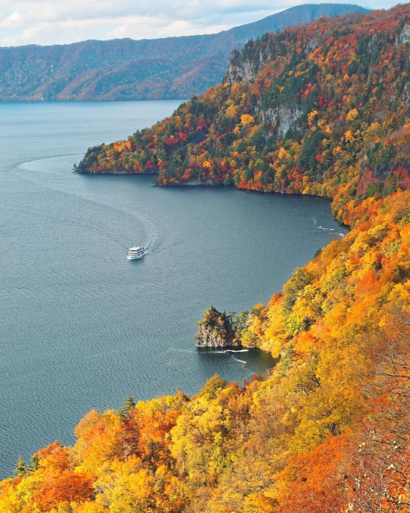 Lake Towada Excursion Boats give the best views of the area's beautiful autumn c...