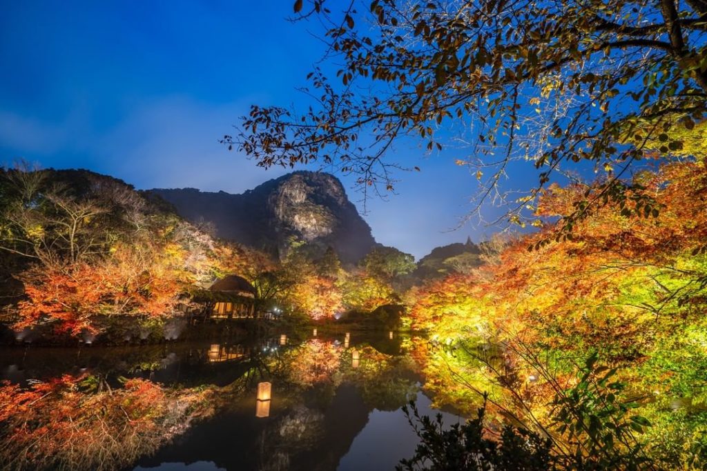Mifuneyama Rakuen, located in Saga Prefecture, is one of Kyushu island’s top spo...