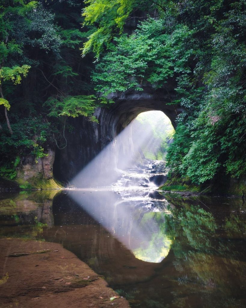 When the light is shaped just right 
: @taihei_tsukada
-----⁣⠀
Nomizo Falls, #Ch...