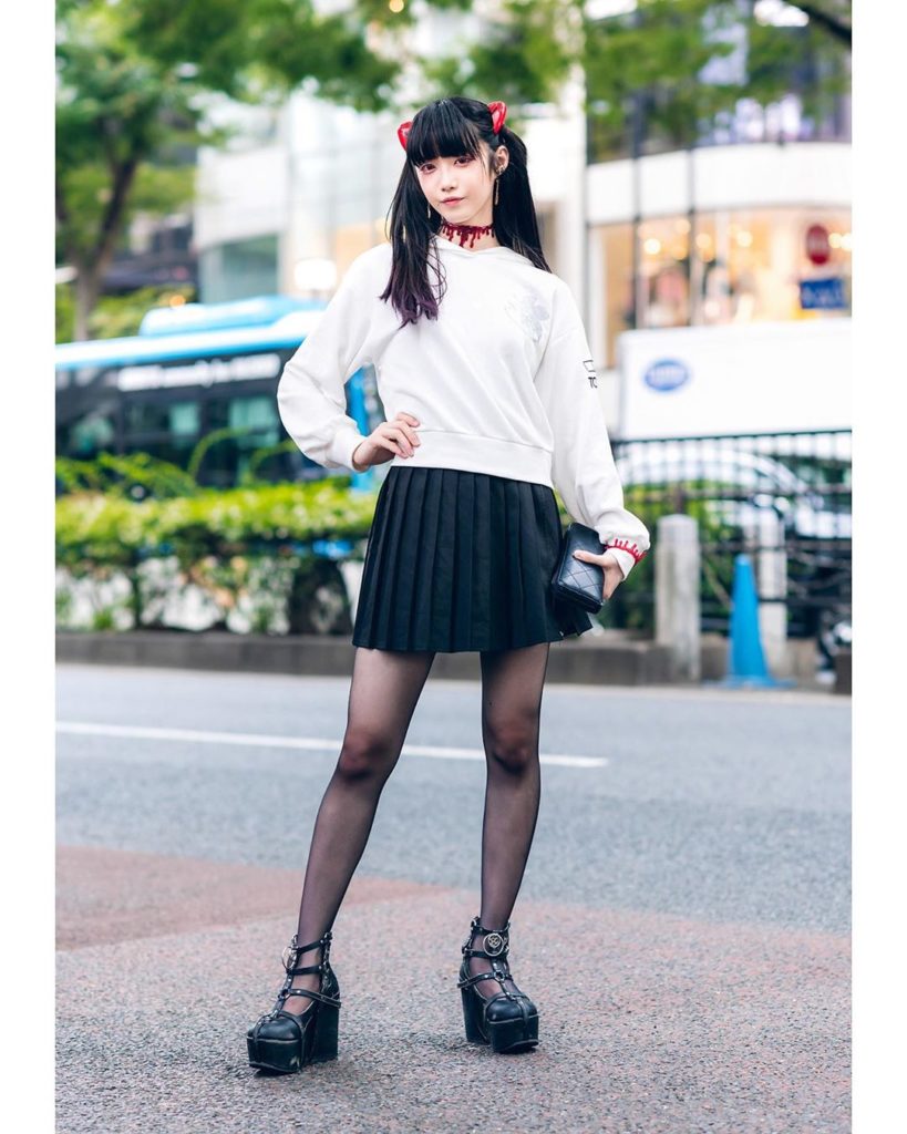 Tokyo Fashion: 19-year-old Japanese shop staffer Sio (@siomomi_kurage) on the street in Harajuk… 19-year-old Japanese shop staffer Sio (@siomomi_kurage) on the street in Harajuk...