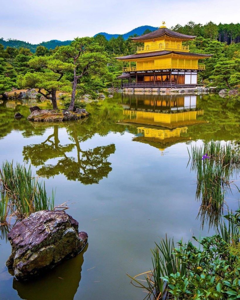 There's a reason why everyone wants to visit here. It's just that beautiful. 
: ...