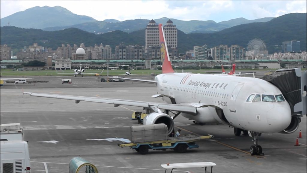 Flying to Penghu / Pescadores Islands ( 澎湖), Taiwan / 臺灣 / 台灣 / 대만
