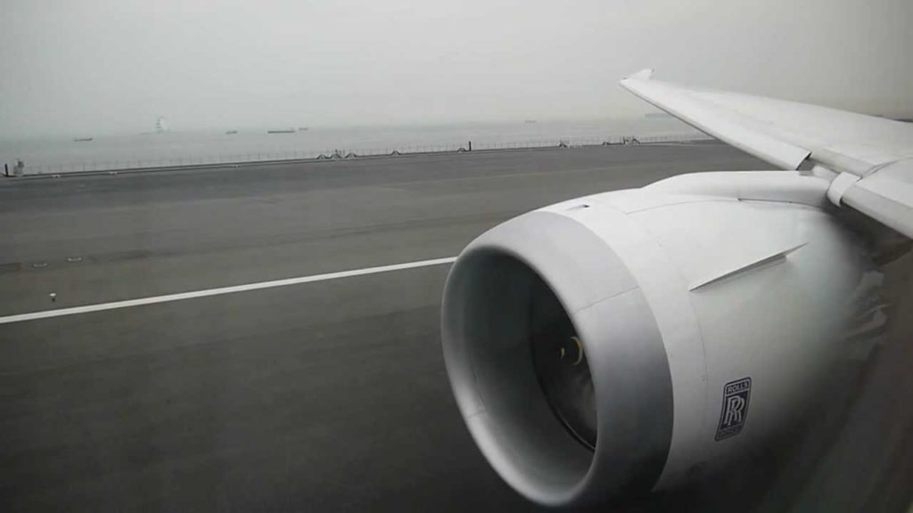 ANA Boeing 787 take off from Tokyo-HND