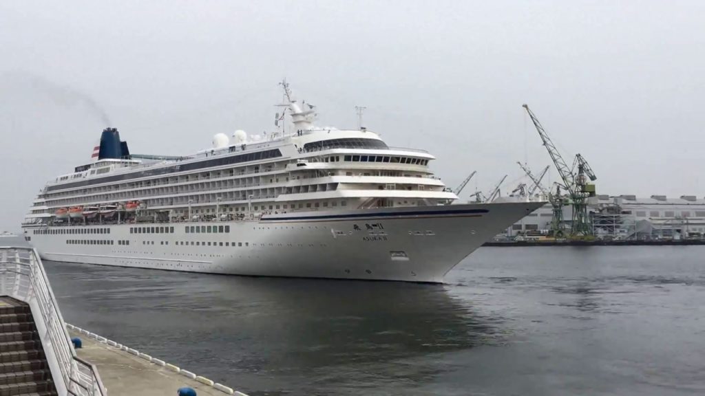 Time-lapse video of Asuka 2 cruiseship leaves Kobe Port