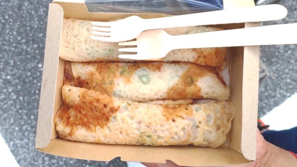Simple recipe for Okonomiyaki – Japan street food – Water, floor and some green onion Simple recipe for Okonomiyaki - Japan street food - Water, floor and some green onion