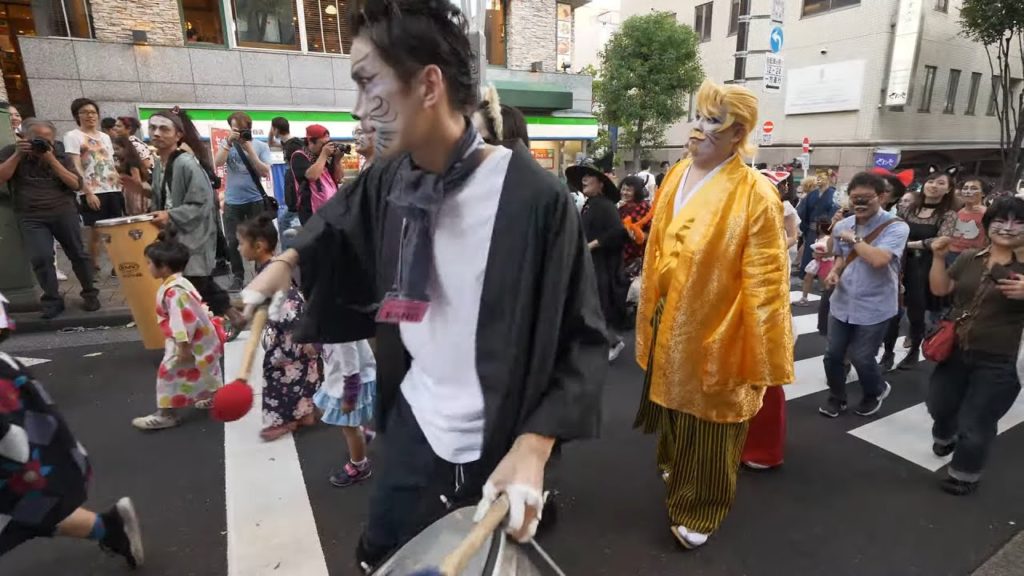 【4K】Bakeneko parade in Kagurazaka, Tokyo