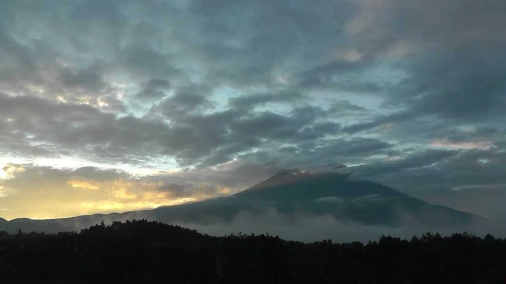 Mt. Fuji morning fog asagiri 藤山の朝霧 - softypapa adventures