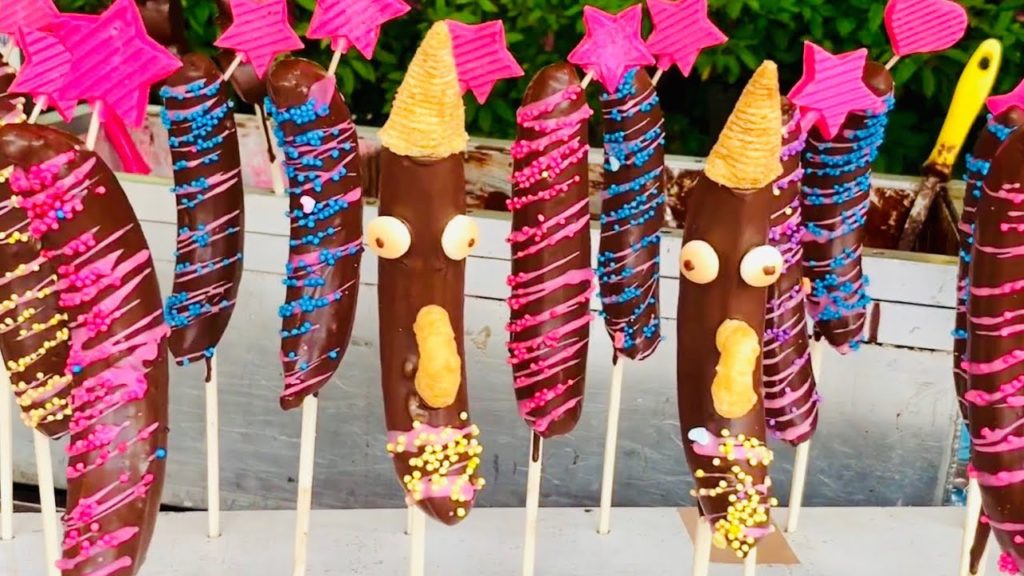 Japan Street Food - Choco Banana (チョコバナナ) & Candy Apricot (anzuame あんず飴) - Asakusa, Tokyo 浅草 東京