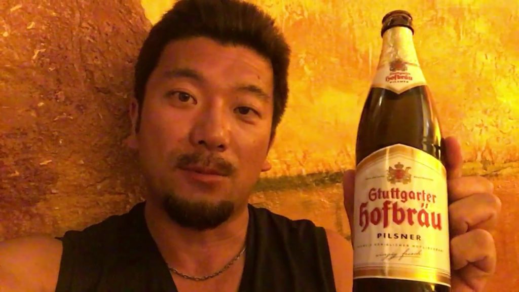アキーラさん堪能!ドイツ・シュツットガルトのバーでドイツビールStuttgarter Hofbräu,Hostel Alex30,Stuttgart ,Germany アキーラさん堪能!ドイツ・シュツットガルトのバーでドイツビールStuttgarter Hofbräu,Hostel Alex30,Stuttgart ,Germany