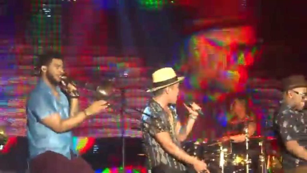 Bruno Mars - Moonshine Jungle Japan Tour 2014 - Locked Out Of Heaven