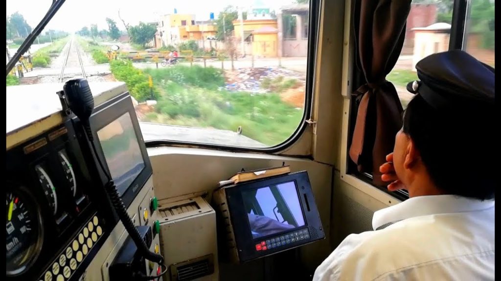 Train - Pakistan Railways Live Train Driving | Inside View Of Train Driver Room | Trains Videos  HD