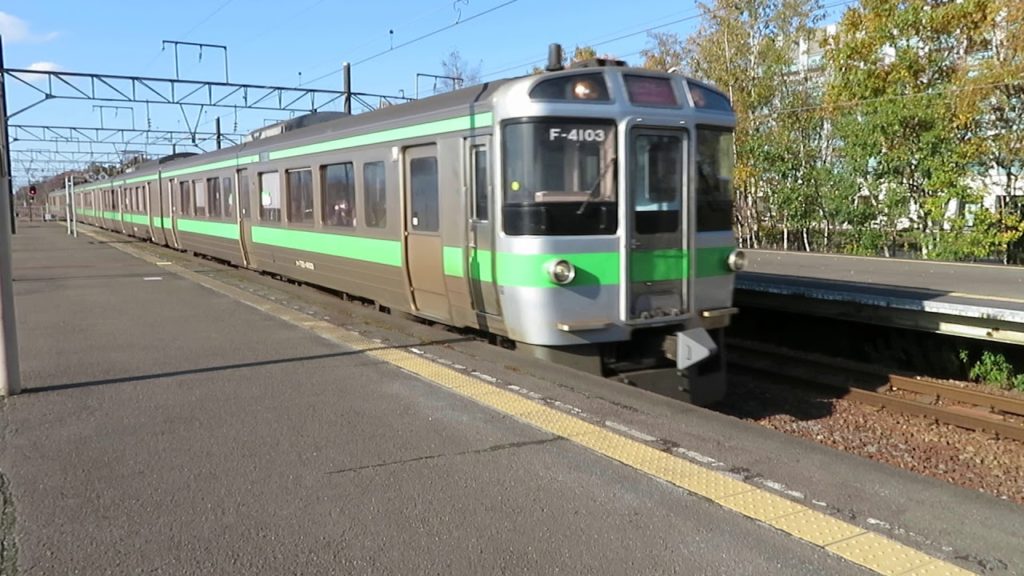 千歳線721系快速エアポート 南千歳駅到着 JR Hokkaido Rapid Train "AIRPORT"