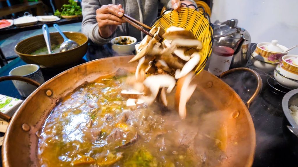 Chinese Food - YELLOW BEEF Hot Pot and Hot CHILI OIL RECIPE! | Yunnan, China Day 3