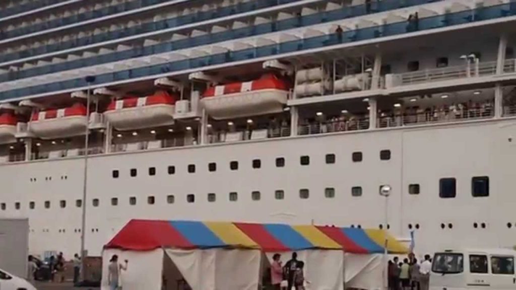 DIAMOND PRINCESS at Port of Sakai (SAKAIMINATO), Tottori Pref. JAPAN (22nd July, 2014) and UFO