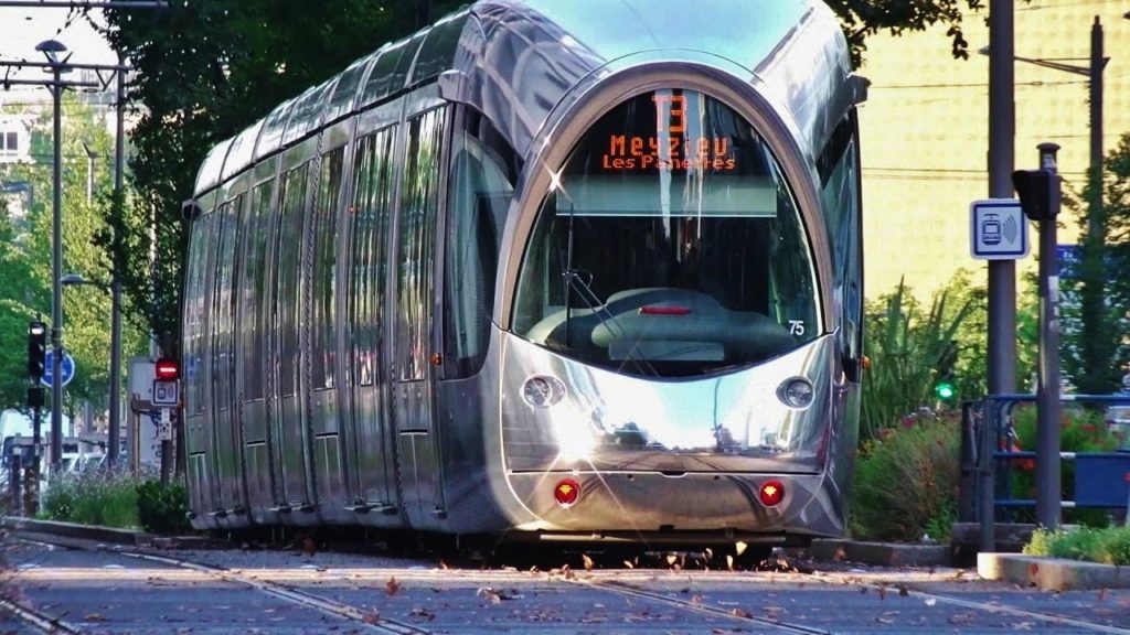 Trams in France : Le Tramway de Lyon + Rame '75' Miroir!