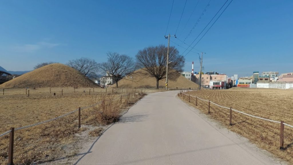 경주 – Walking around Gyeongju, Gyeongsangbuk-do, Korea 경주 - Walking around Gyeongju, Gyeongsangbuk-do, Korea