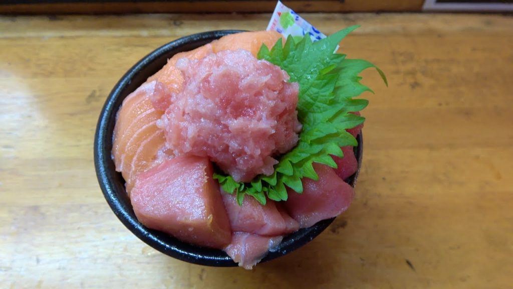 Salmon and tuna bowl | Japanese street food