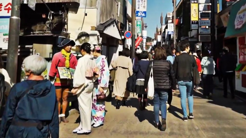 Walking in Japan - Kamakura station to Hachimangu