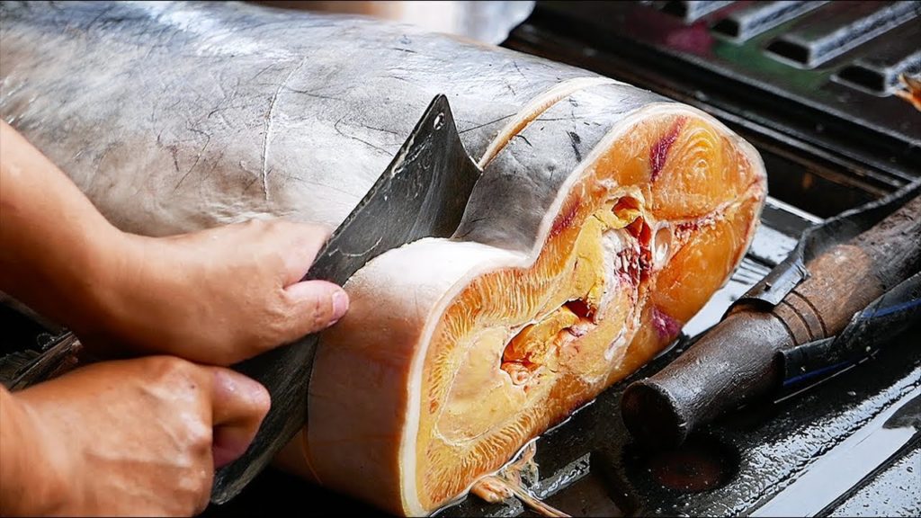 Thai Food - GIANT CATFISH CUTTING Aoywaan Bangkok Thailand