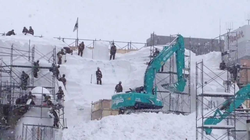 Sapporo Snow Fes 2014 preparing