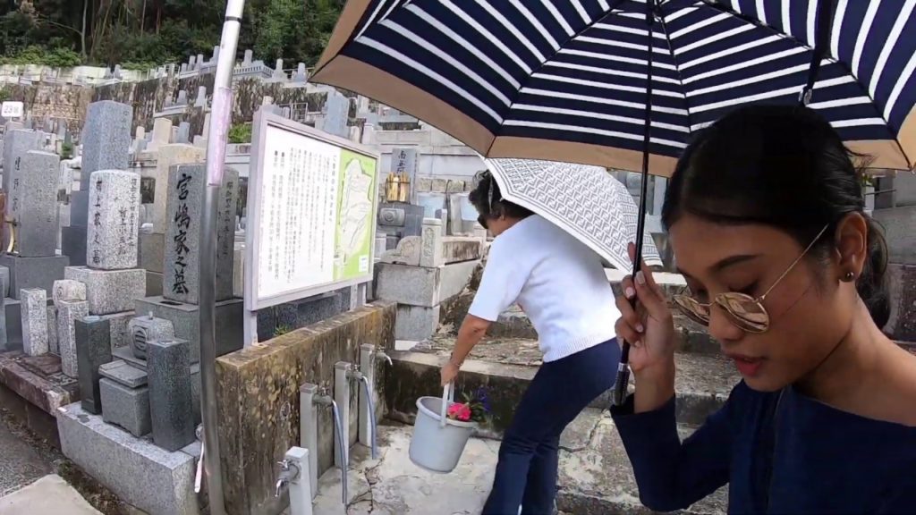 BEHIND Yasaka Shrine KYOTO Unseen Tour! - Hi to Kitamura ancestors Halloween?タイ嫁 お墓参り 京都 八坂神社 ハロウィン？