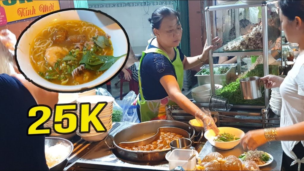 Quán Bún Thái "Ba Quăn" Cực Ngon Đông Nhất Khu Chợ Ăn Uống Quận 10