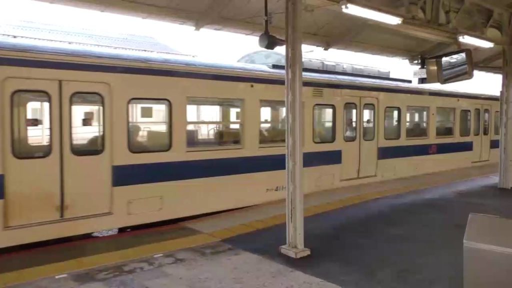 고쿠라행 보통열차 시모노세키 출발  Train leaving Shimonoseki for Kokura