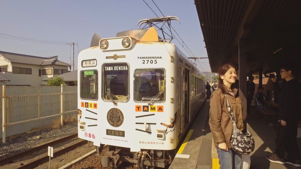 'Tama Densha' - Japan's remarkable Cat Train & Station Master!