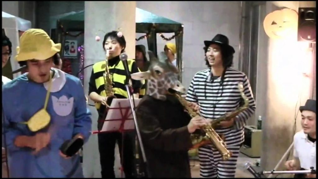 浜松ハロウィン2010_08_ラテン原人2