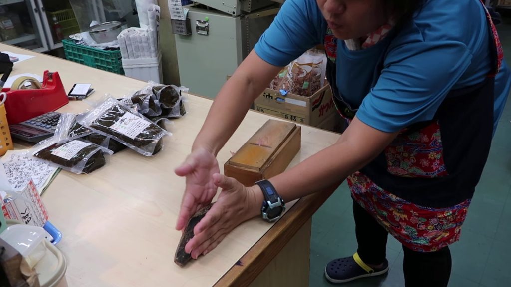 How to make Bonito Flakes in Okinawa | 2bearbear.com