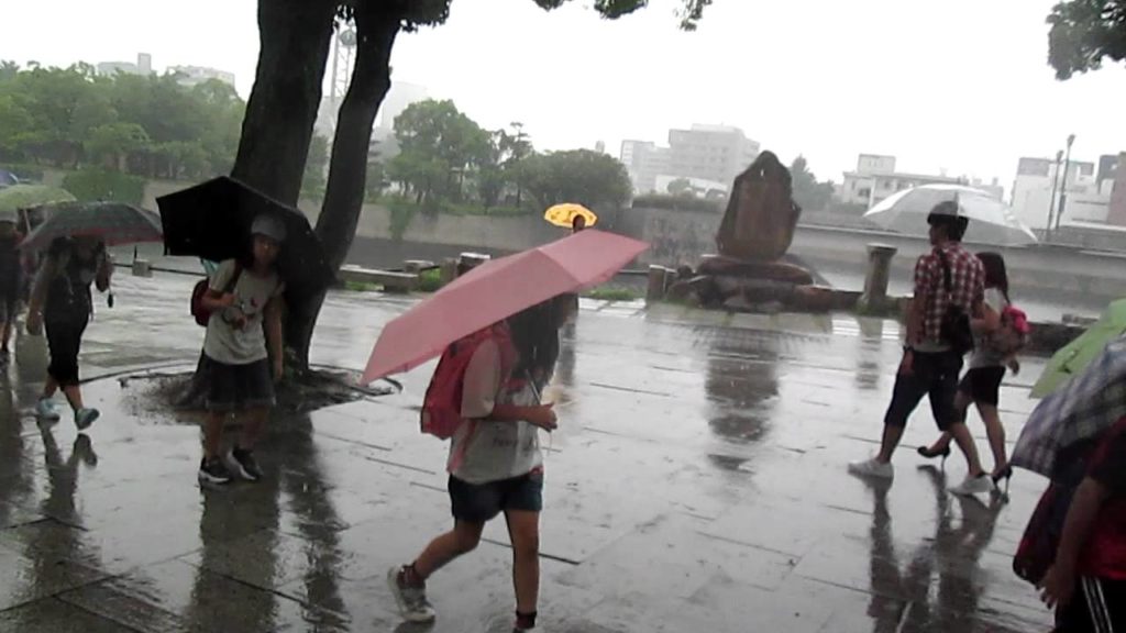 Hiroshima Atomic-Bomb Dome (and more rain!) | 広島市 |