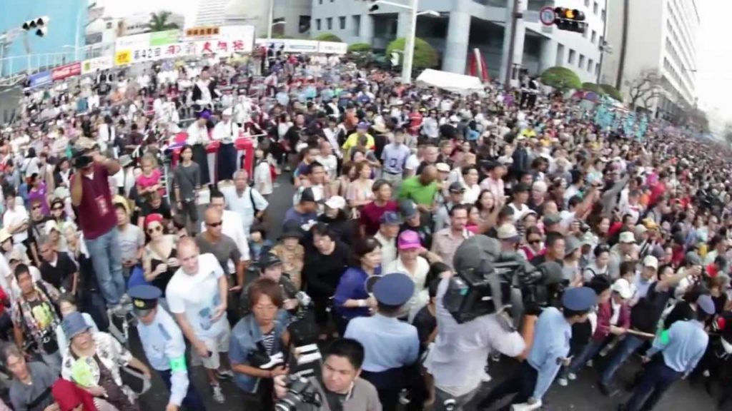 Worlds Biggest Tug Of War! Naha, Okinawa 2012 short clip