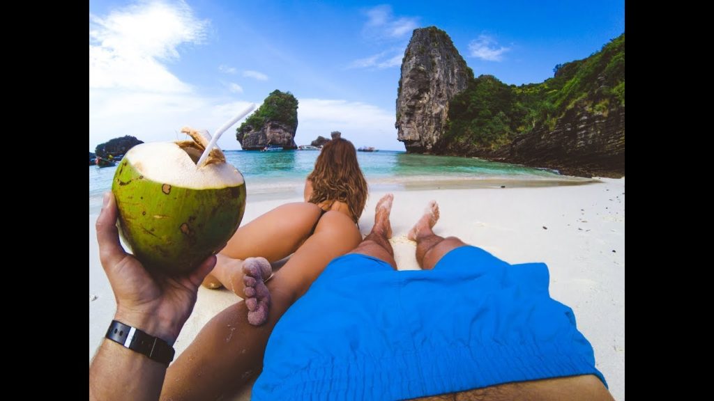 HOW IT REALY LOOKS ON PHI PHI ISLAND | THAILAND